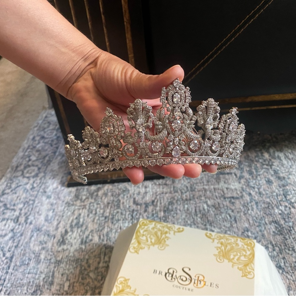 Elegant Silver Tiara by